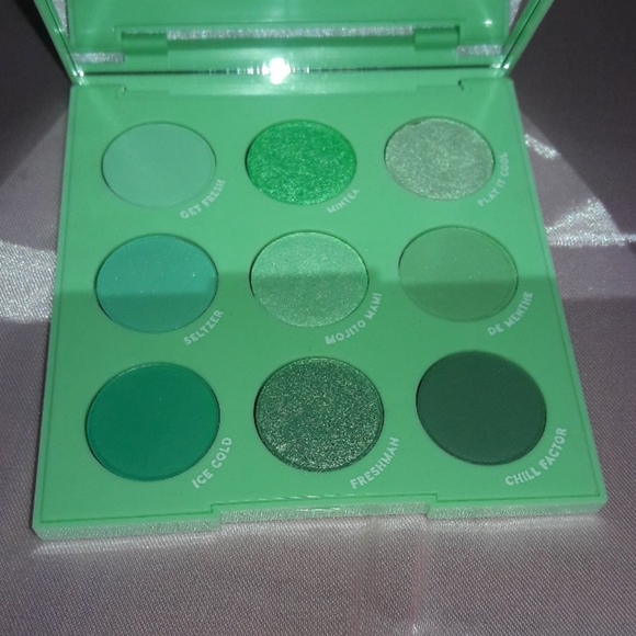 COLOUR POP - Picture 3 of 4